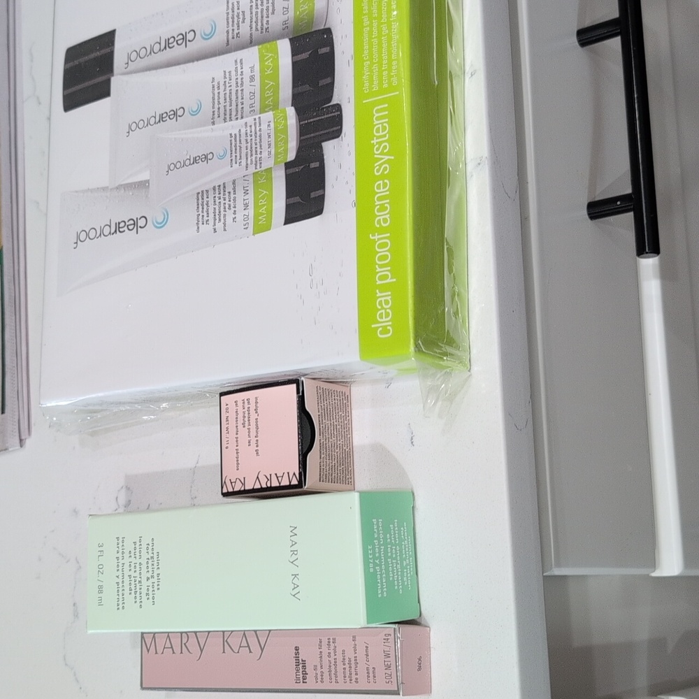 Mary Kay set with freebies